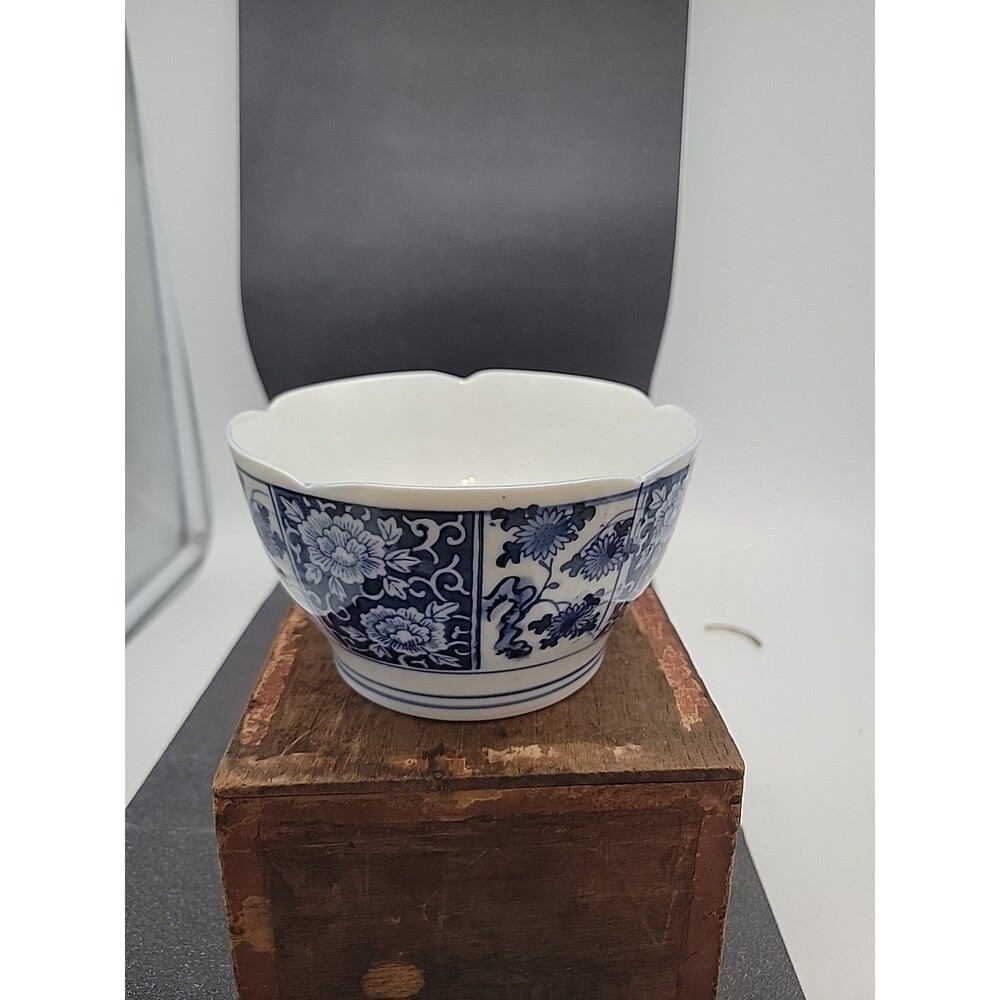 Chinese Soup Bowl Blue White Porcelain Vintage Floral Theme Flowers